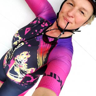 Design für www.Lanakila-Sports.de / Aero Triathlon Suit - Tolle Zusammenarbeit mit LANAKILA Sports:) Aero Triathlon Suit .Zusammen haben wir den bunten Aero Triathlon Suit für etwas fülligere Sportlerinnen entworfen. Design Kollektion "Mana". Das Fotomodel bin übrigens ich ;) *Grins. Werbelink: www.lanakila-sports.de